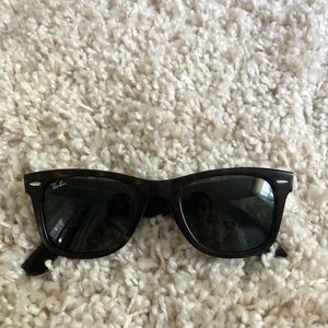 Ray-Ban Wayfarer Dark Tortoise (Classic)